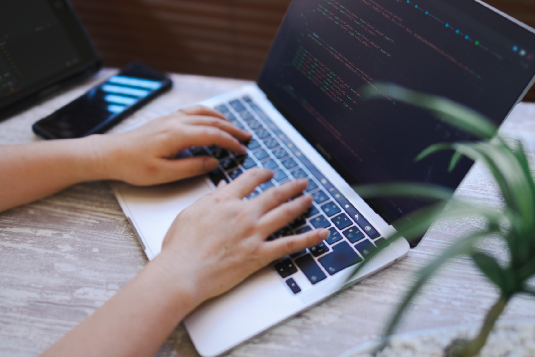 Webサイトにまつわるお悩みは、アイデアソースまでご相談くださいのイメージ